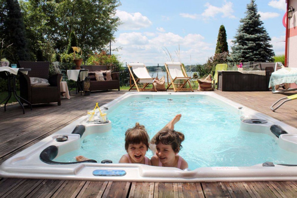 Swim spa installationer fra hydropool hydropool selvrensende ... Rosenbue med bænk